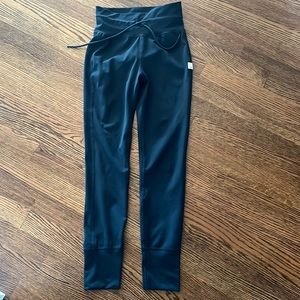 Vuori daily legging navy xs